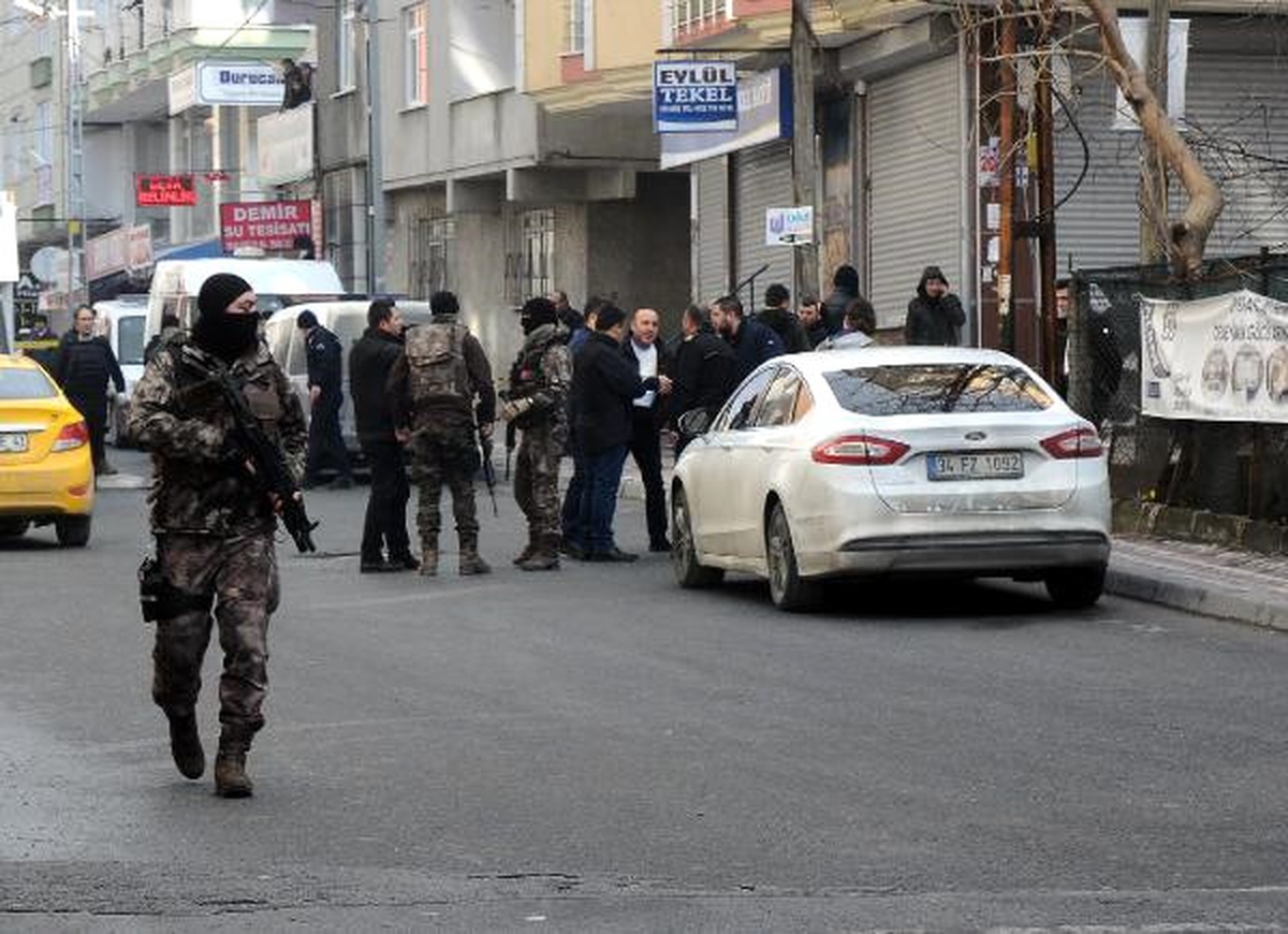 Esenyurt\'ta Polise Silahlı Saldırı (4) (El Bombasının İmhası Ek Görüntü)