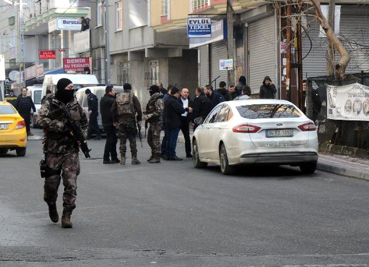 Esenyurt\'ta Polise Silahlı Saldırı