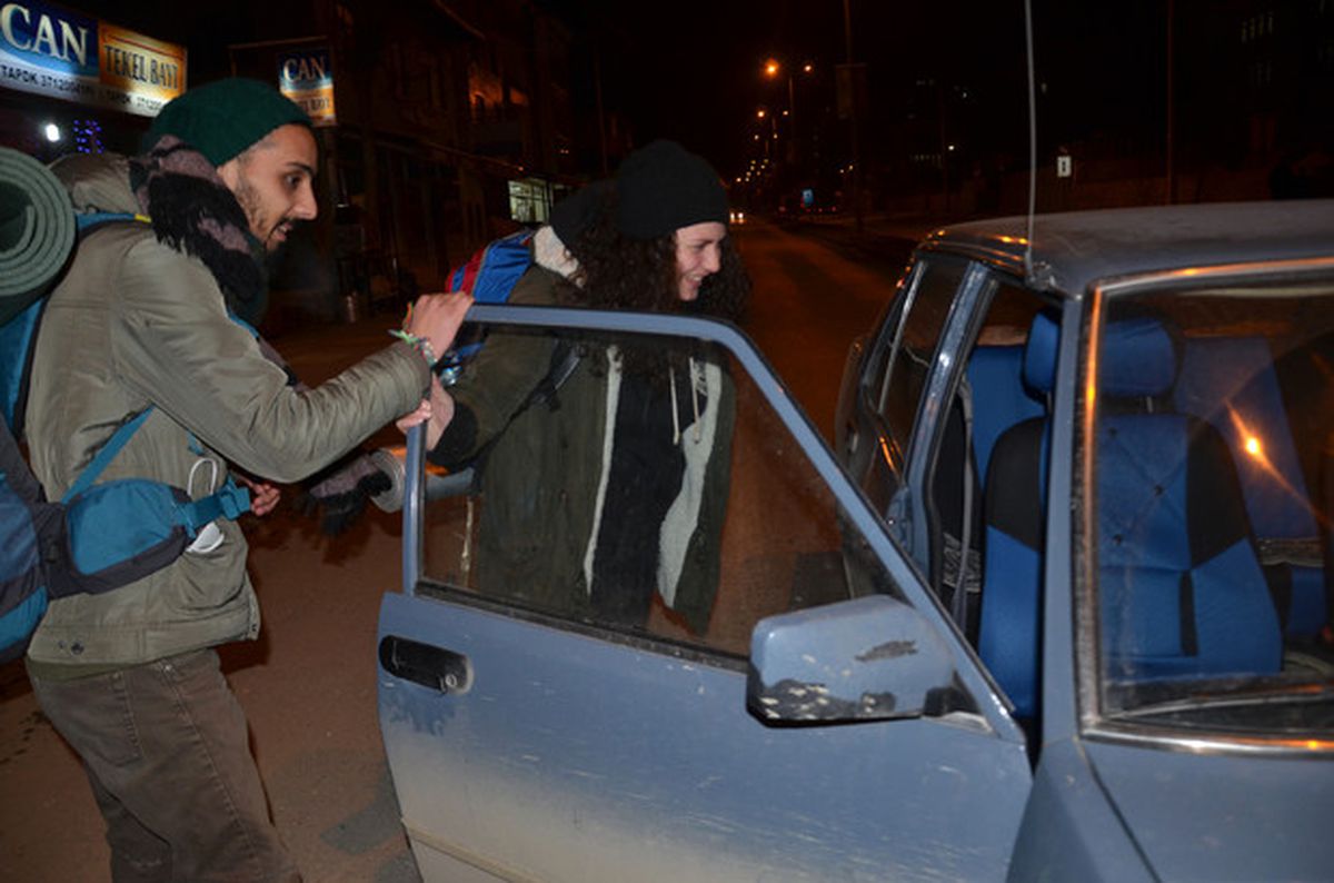 İki Arkadaş Otostopla Türkiye Turunda