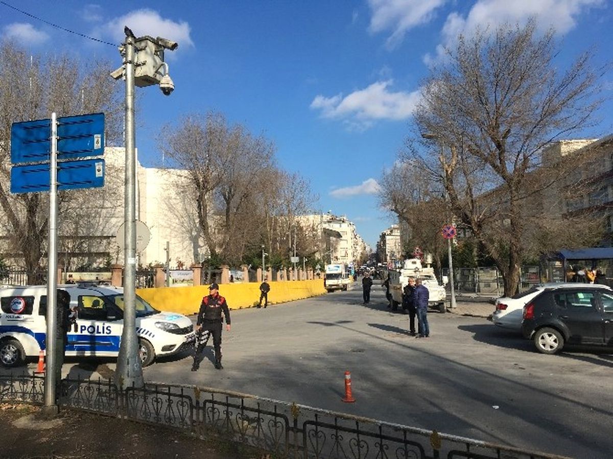İstanbul Emniyet Müdürlüğü Önünde Silah Sesleri
