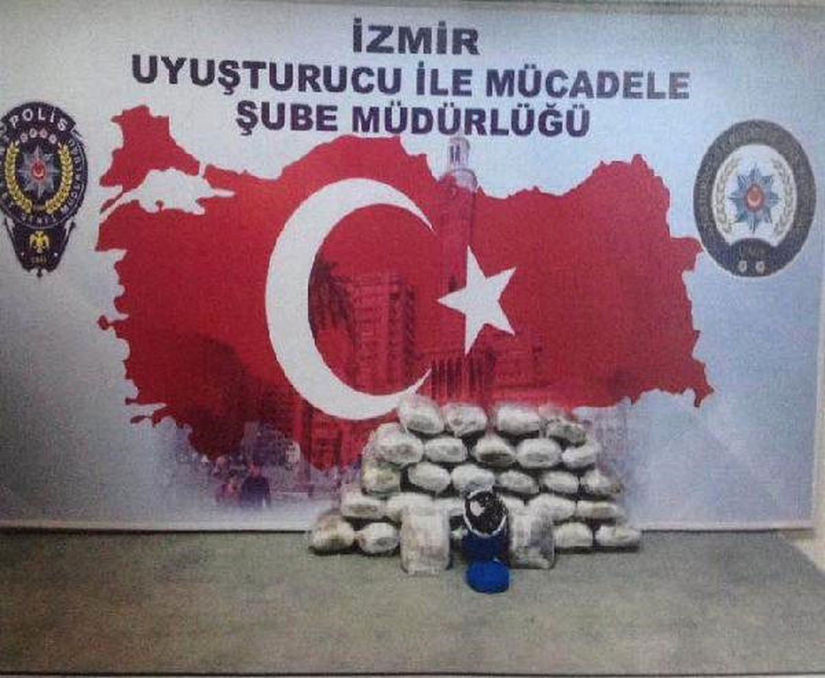 İzmir\'de Uyuşturucu Operasyonuna 5 Tutuklama