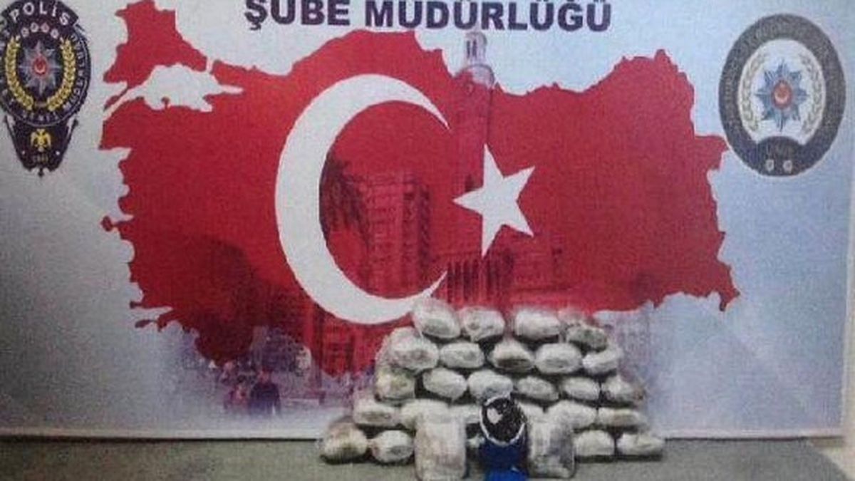 İzmir\'de Uyuşturucu Operasyonuna 5 Tutuklama