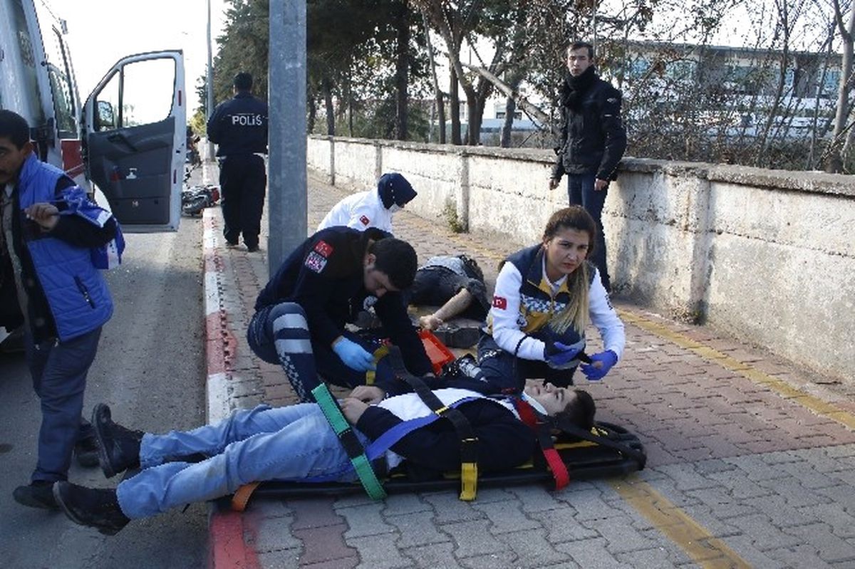 Kasksız Gençler Ölümden Döndü