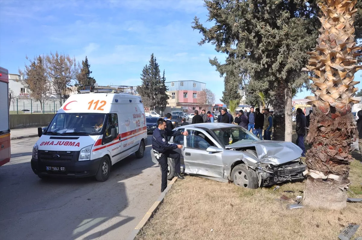 Kaza Yapan Otomobil Refüje Çıktı: 1 Yaralı