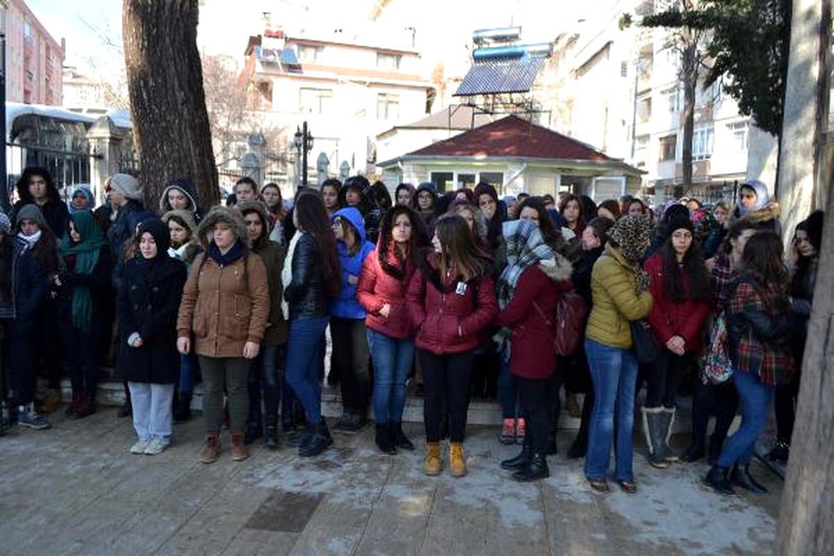 Kazada Ölen Liseli Hazal Toprağa Verildi