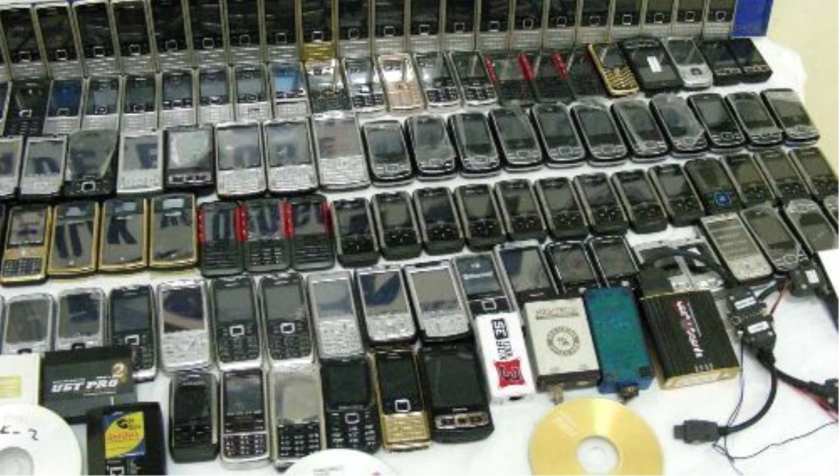 Nusaybin\'de Kaçak Cep Telefonu Operasyonu