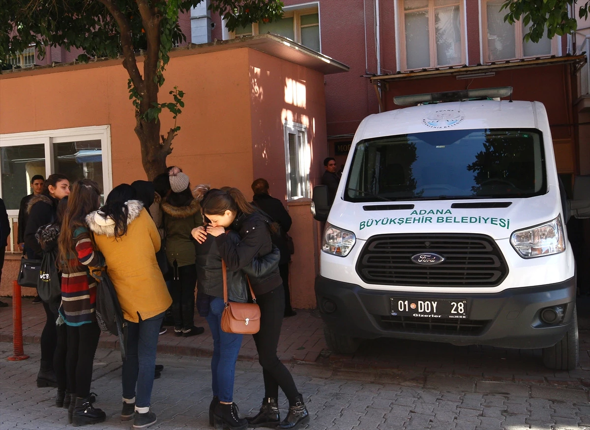 Osmaniye\'de Ambulansla Otomobilin Çarpışması