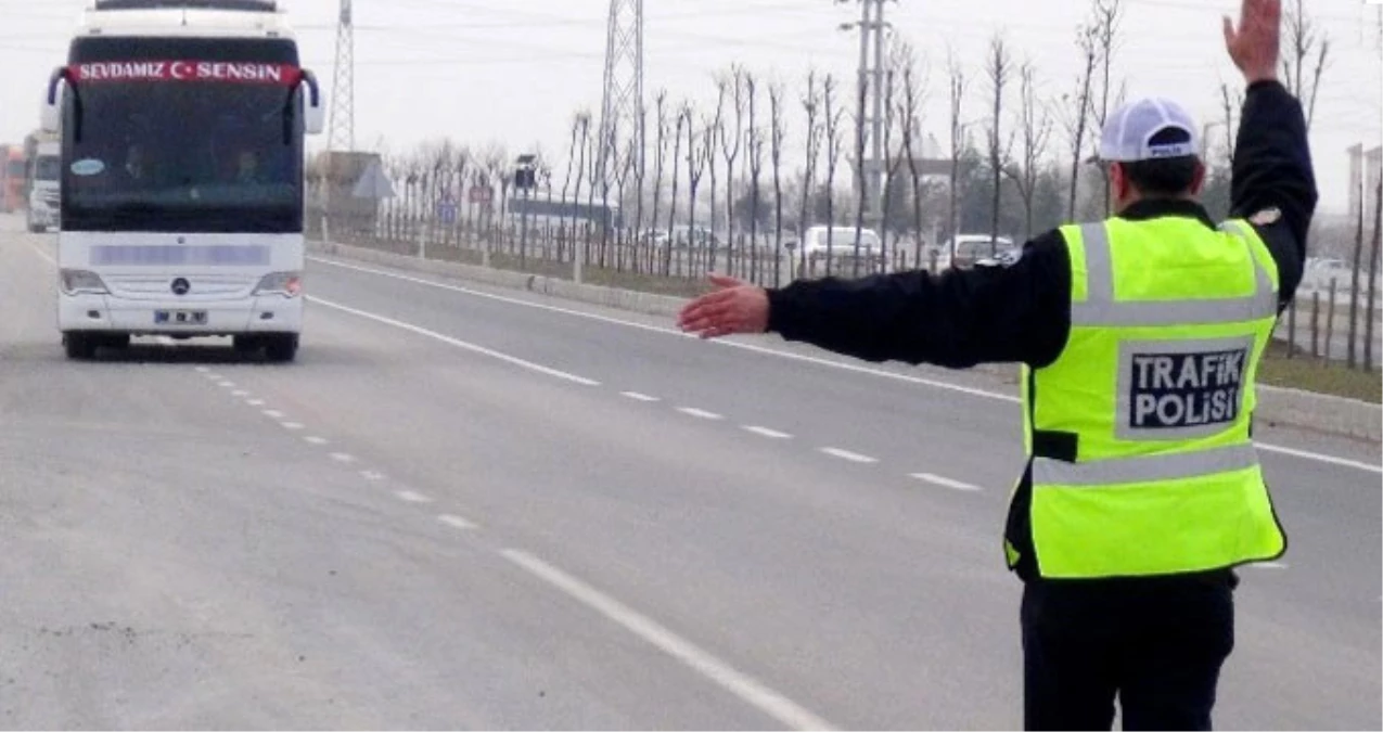 Aksaray\'da, Yolcu Otobüslerinde Sivil Trafik Polisi Uygulaması Başlatıldı