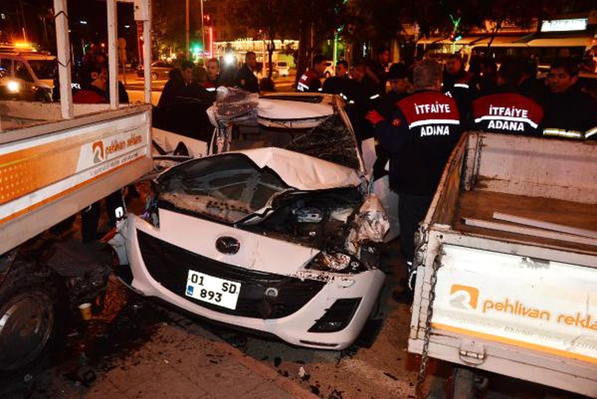 Park Halindeki Kamyonlara Çarpan Sürücü Hastaneye Götürülmüş