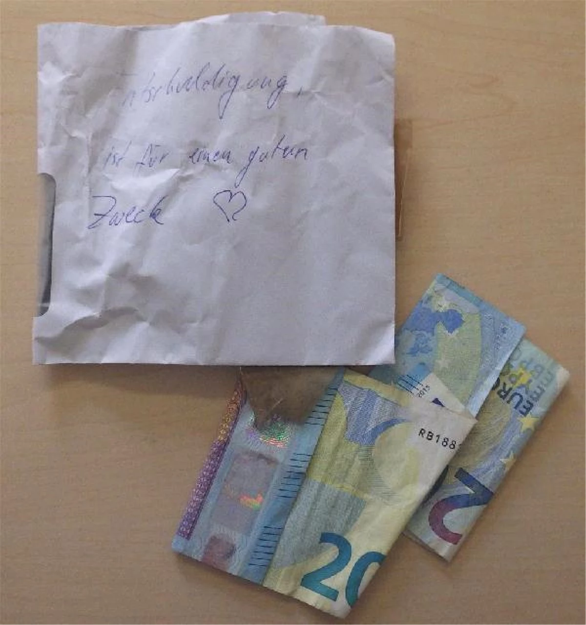 Plaka Hırsızı Özür Mektubu ve Para Bıraktı