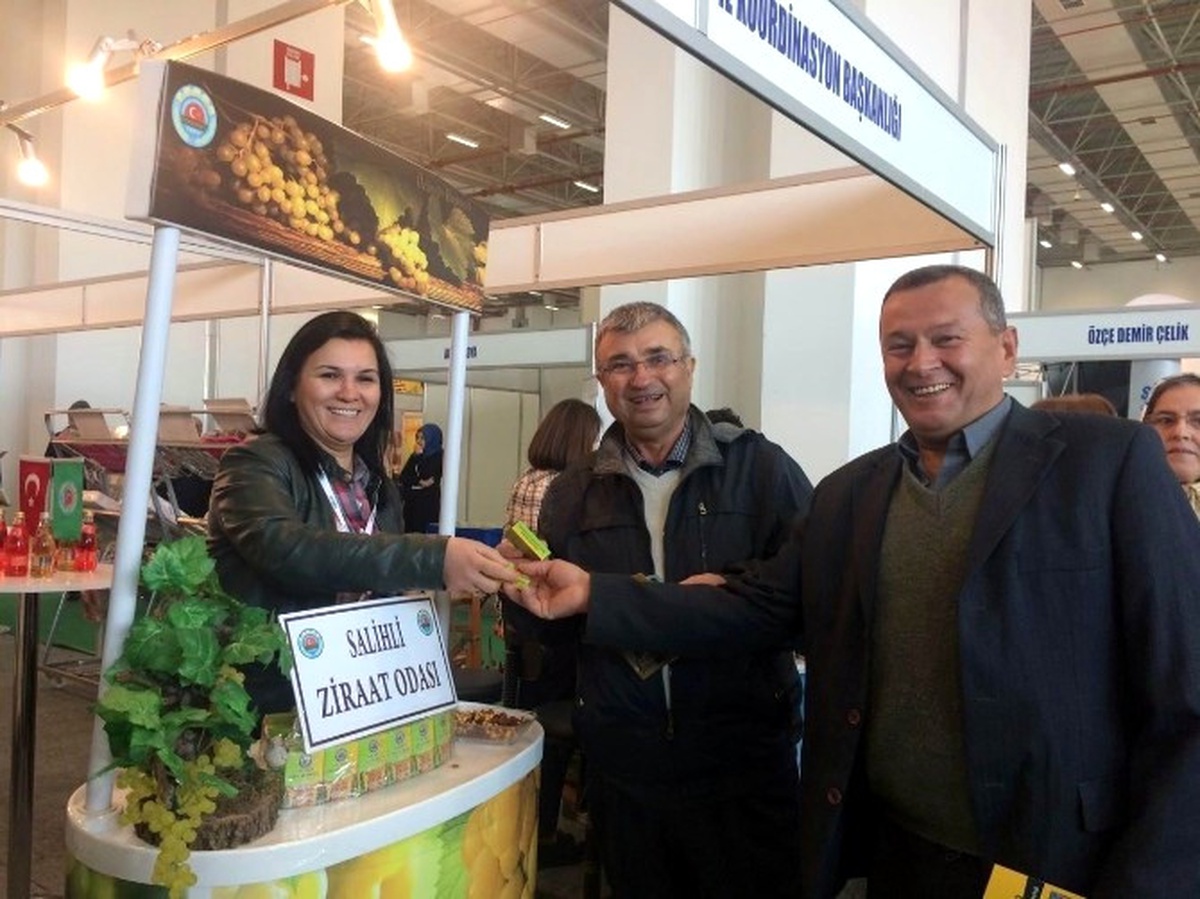 Salihli Ziraat Odası, Agroexpo\'da Üzüm Dağıttı