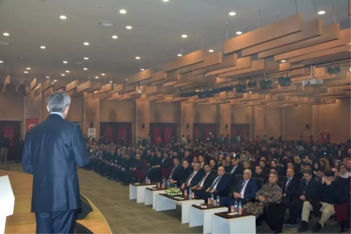 Siirt\'te \'15 Temmuz Darbe Girişimi ve Gençlik\' Konulu Konferans Düzenlendi