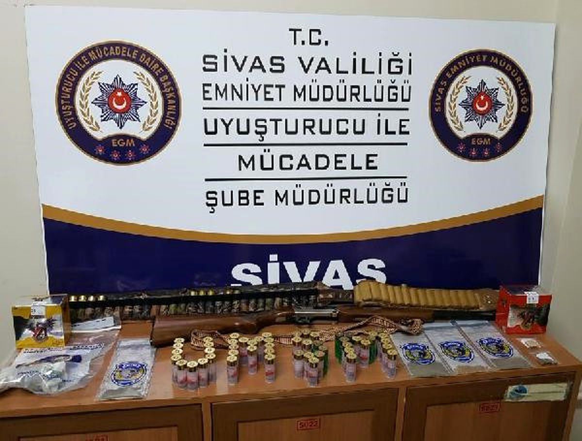 Sivas\'ta Uyuşturucu Operasyonu: 10 Gözaltı