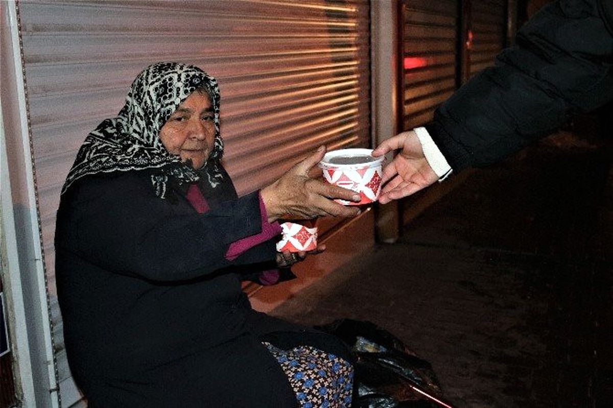 Sokaktakilerin İçini Isıtan Gönüllüler