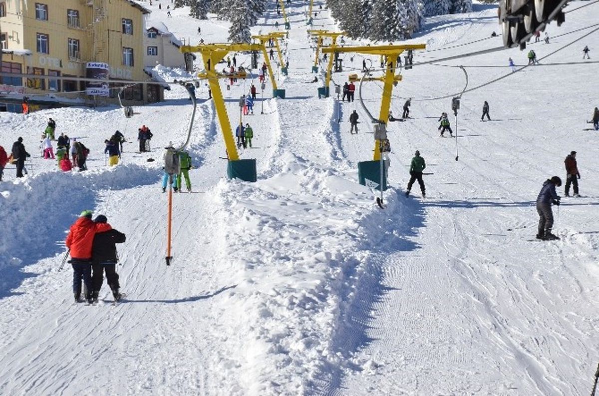 Tatilciler Uludağ\'a Akın Etti