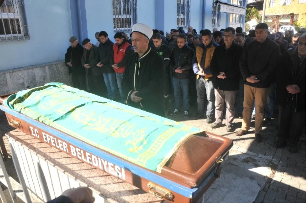 Trafik Magandalarının Başına Tornavida Sapladığı Adam Hayatını Kaybetti