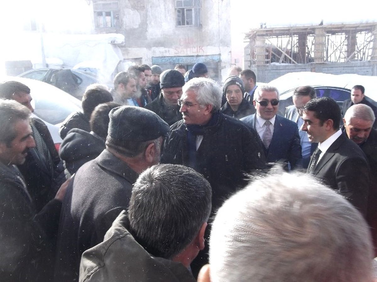 AK Parti İl Başkanı Öz, Tekman\'da Ziyaretlerde Bulundu