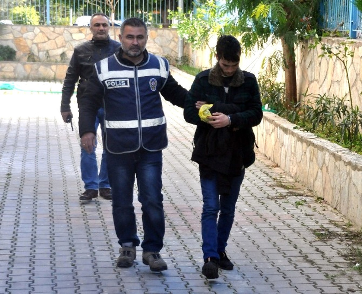 Alanya\'da Motosiklet Hırsızları Yakayı Ele Verdi