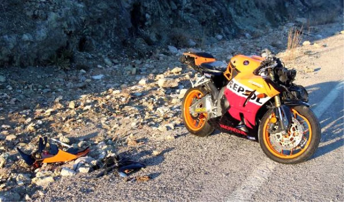 Antalya Büyükşehir Belediyesi\'nde Görevli Şube Müdürü Motosiklet Kazasında Öldü