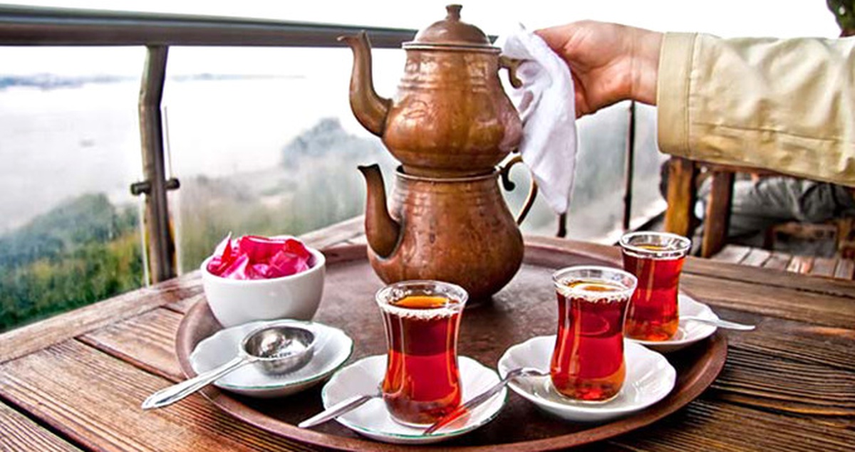 Arap Turistler "Türk Çayı"na Büyük İlgi Gösteriyor