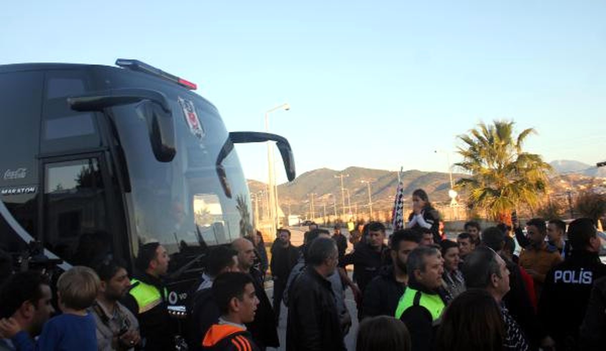 Beşiktaş Kafilesi Gazipaşa\'ya Geldi