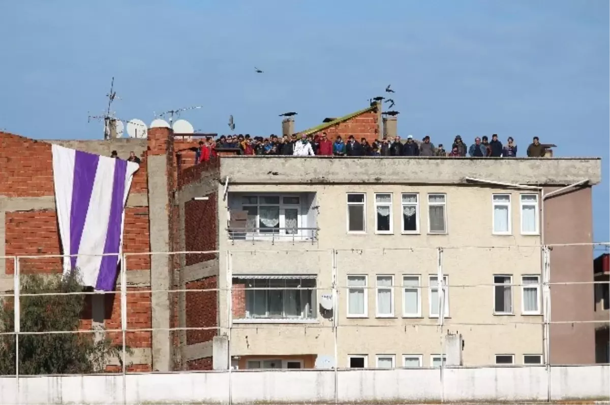 Ordusporlu Taraftarlar, Cezalı Oldukları İçin Maçı Çatıdan İzlediler