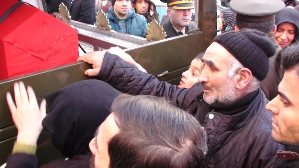 El Bab Şehidi Helallik İçin Son Kez Baba Ocağına Getirildi