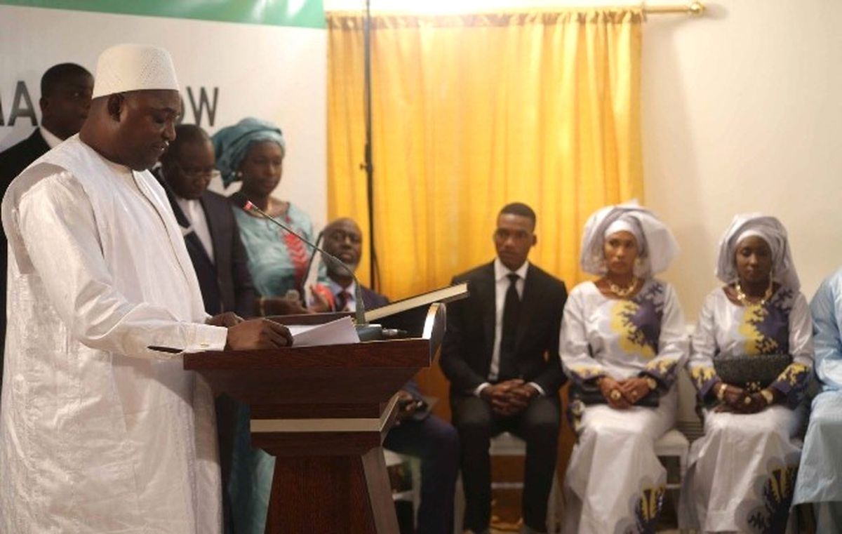 Gambiya\'da Bir Devlet Başkanı, İki First Lady