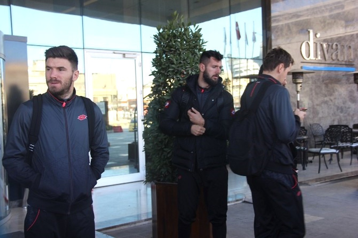 Gaziantep\'te Bulunan Gençlerbirliği Kafilesi Ankara\'ya Dönüyor