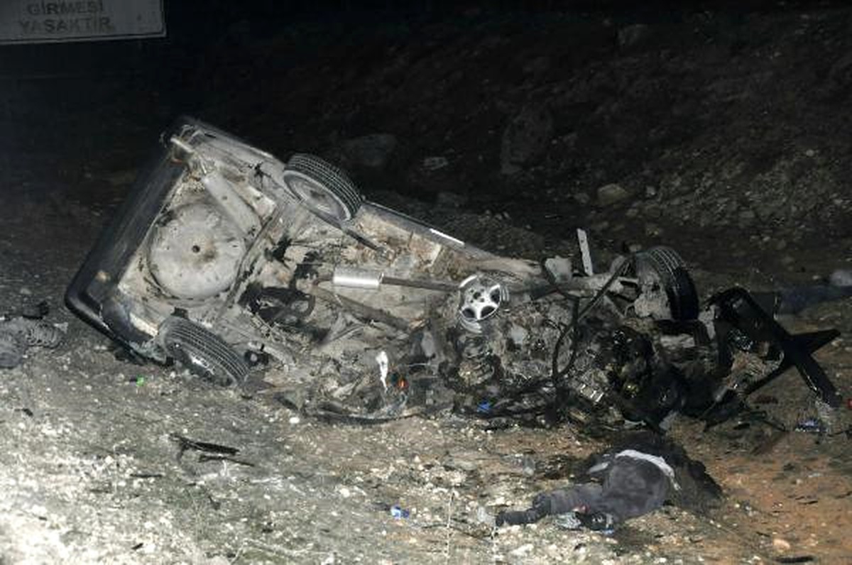 Gaziantep\'te Otomobiller Çarpıştı: 3 Ölü, 7 Yaralı