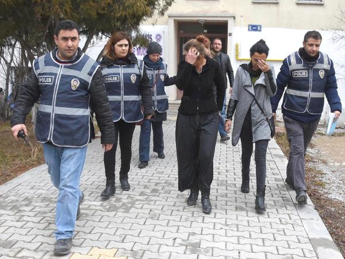 Hırsızlık Şüphelisi 3 Kadın Otobüste Yakalandı