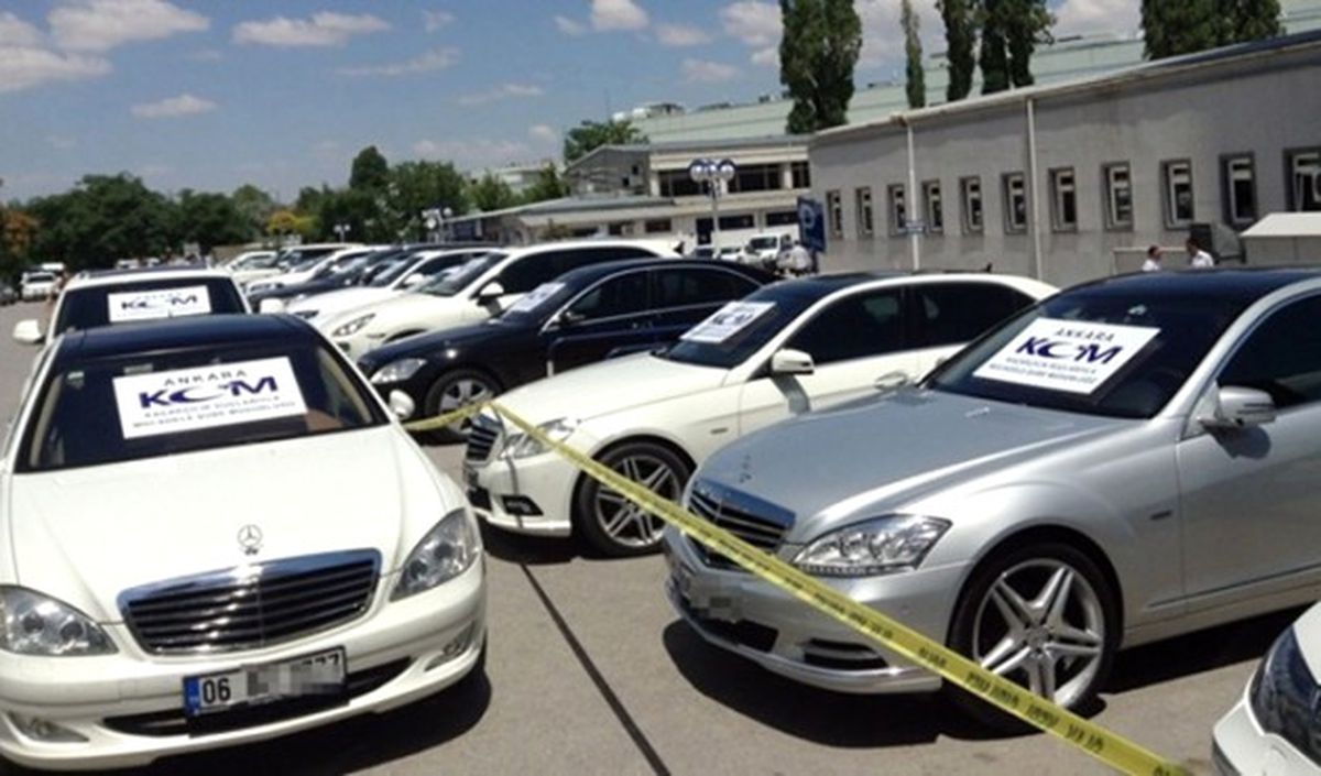 Lüks Otomobiller Gümrüğe Takıldı