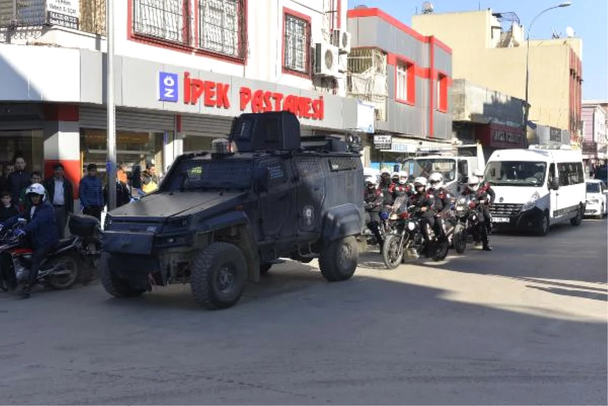 Adana\'da Bir Mahalleye 500 Polisle Huzur Operasyonu