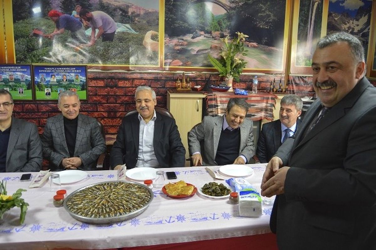 Manisalılar Turgutlu\'da Hamsi Şenliğinde Buluştu