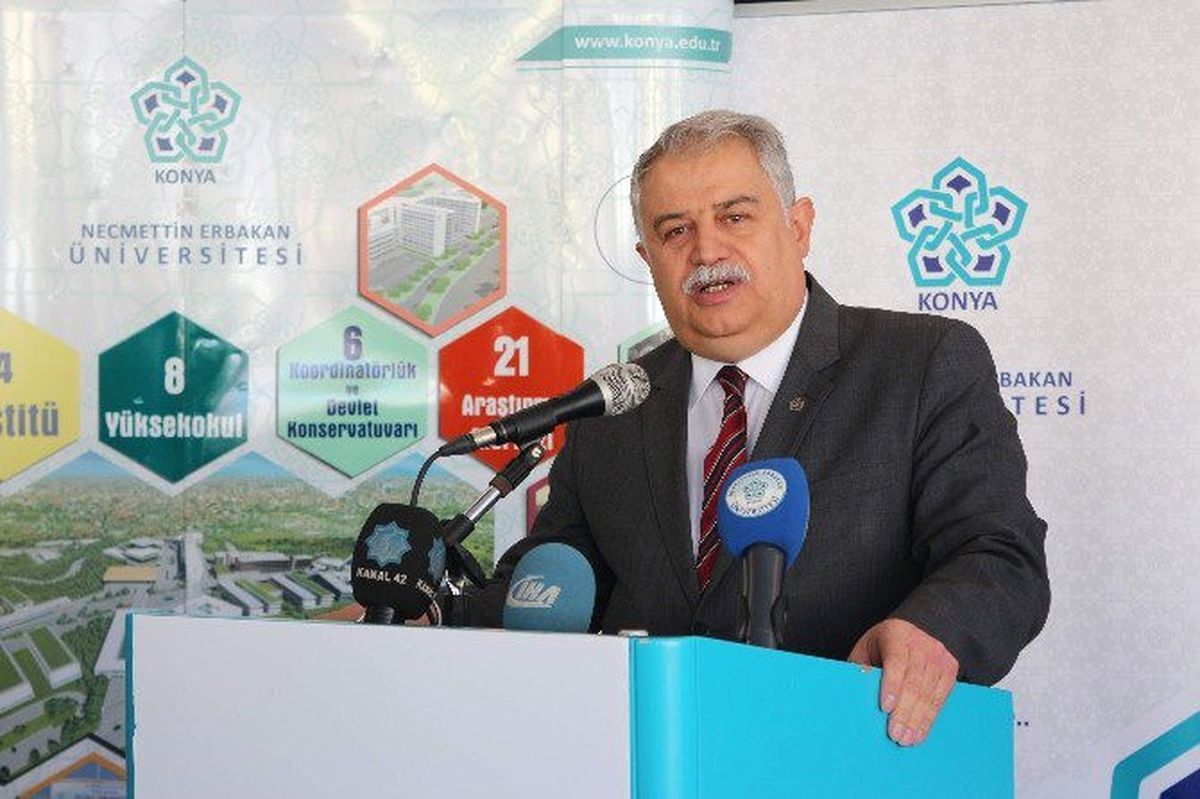 Neü Rektörü Şeker Seminer Verdi