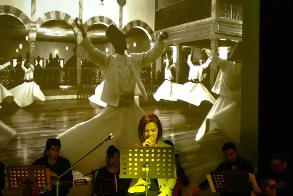 Sanat Galerisinde Şiir ve Müzik Dinletisi