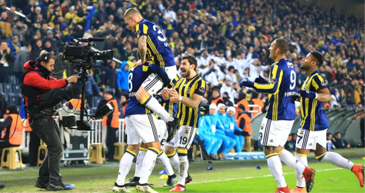 Süper Lig\'de Fenerbahçe Lider Medipol Başakşehir\'i 1-0 Yendi