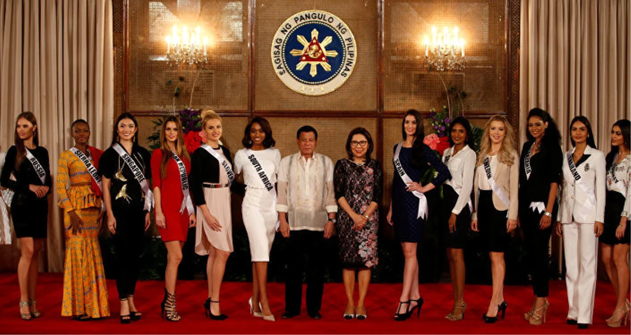 84 Dünya Güzeliyle Aynı Odada Bulunan Duterte: Size Bakıp Dünyayı Unutuyoruz