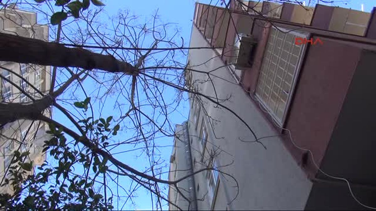Adana Siren Seslerini Duyup Aşağıya Bakınca Eşinin Cesedini Gördü