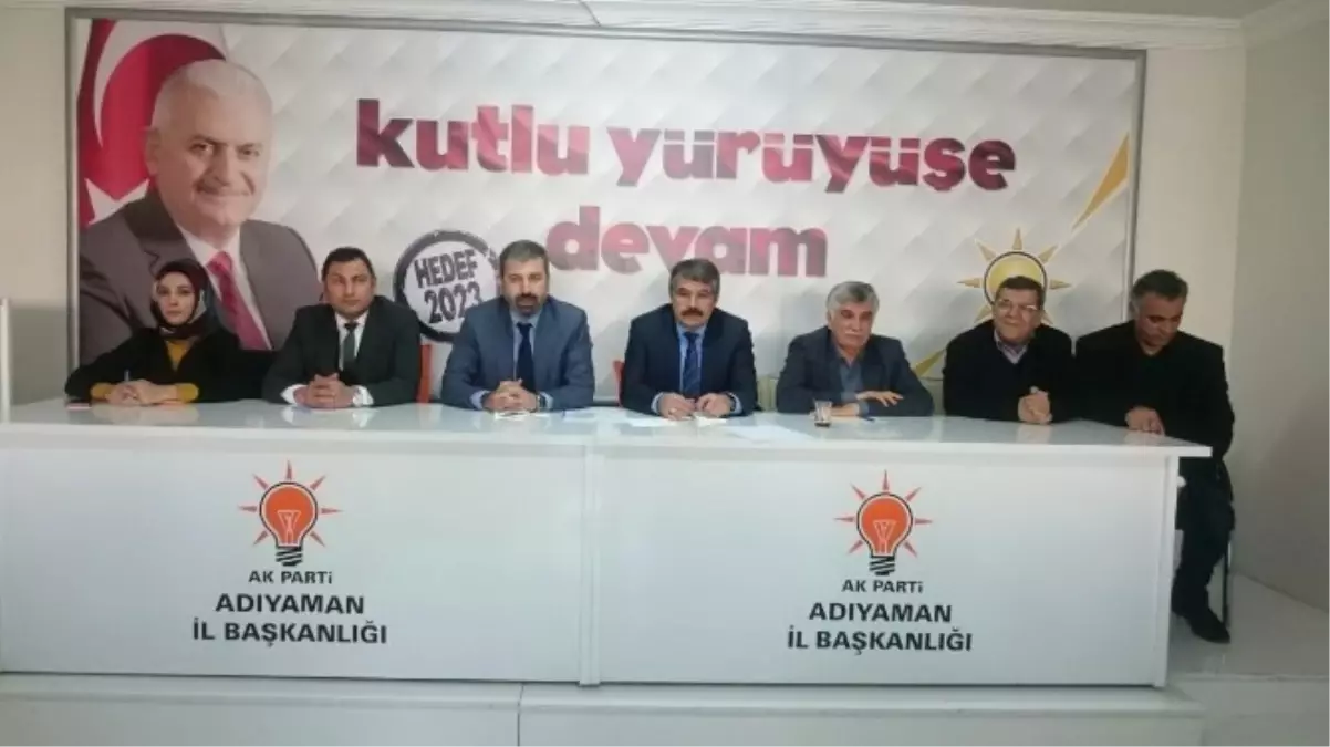 AK Parti Eski Başkanlarla \'Referandumu\' İstişare Etti