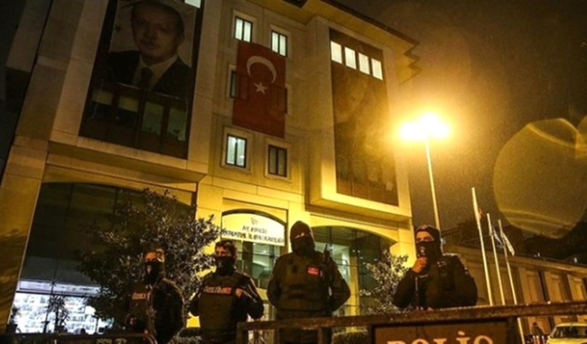 AK Parti İstanbul İl Başkanlığına Lav Silahıyla Saldırıyı Düzenlediği Belirlenen Terör Örgütü...