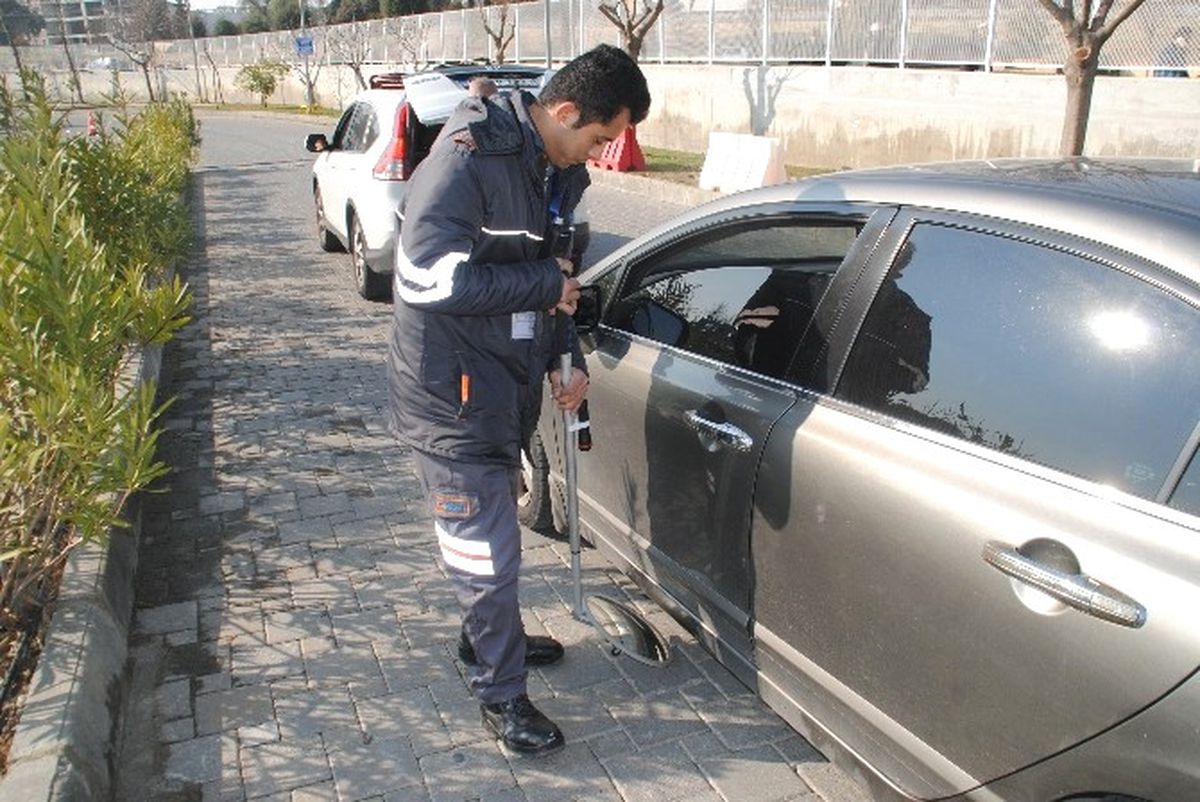 Avm\' Lerde Sıkı Güvenlik Önlemleri Devam Ediyor