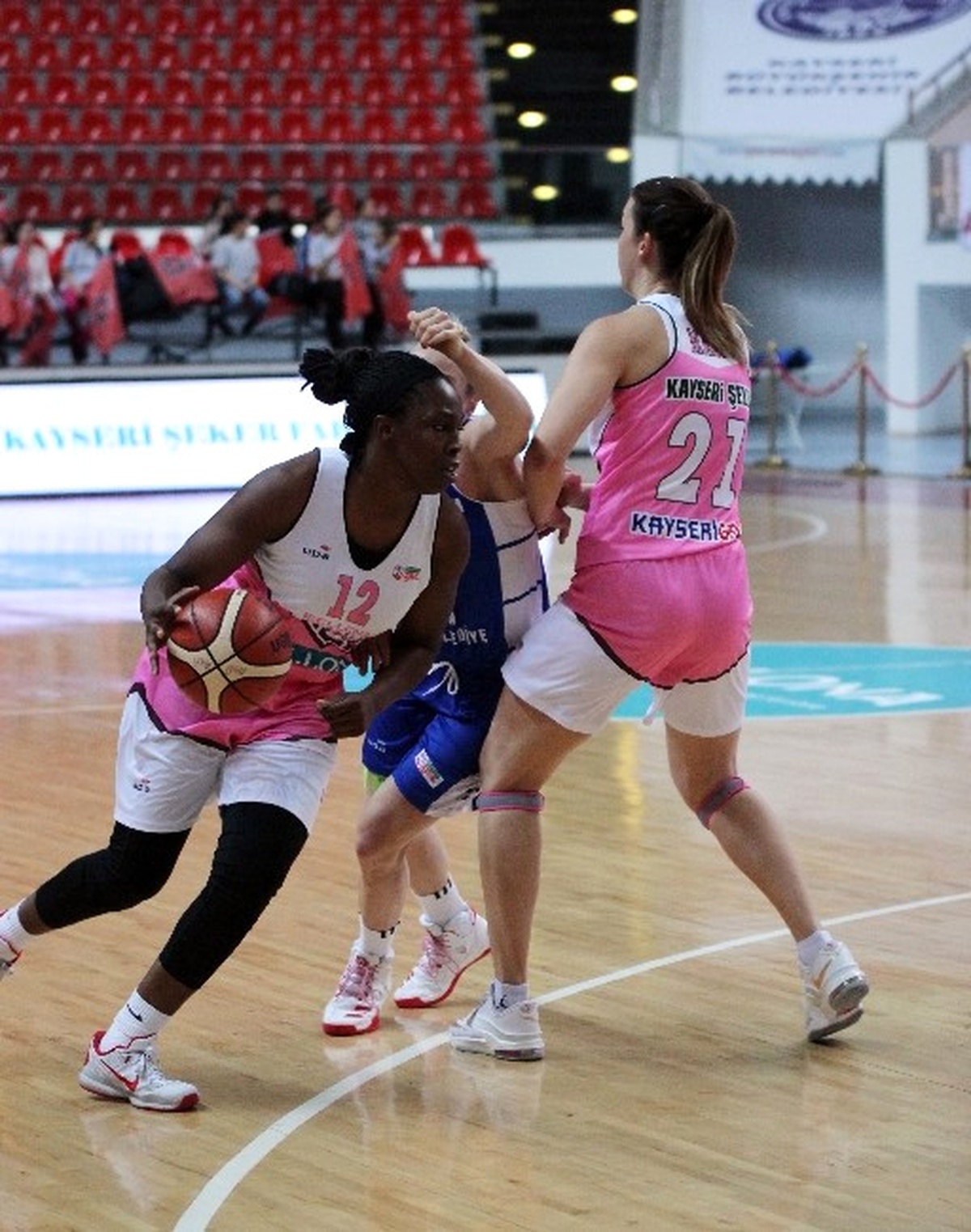 Bellona Agü Spor\'da Chelsea Gray En Skorer Oyuncu Oldu