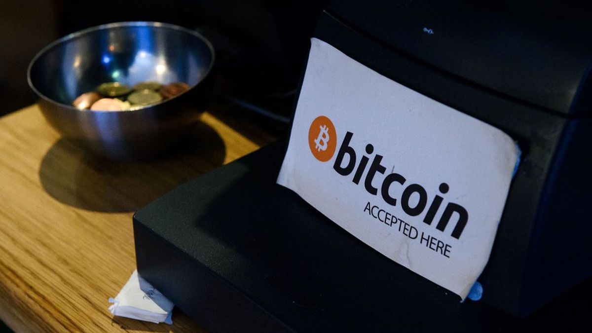 Bitcoin 2017\'ye 1000 Doları Aşarak Başladı
