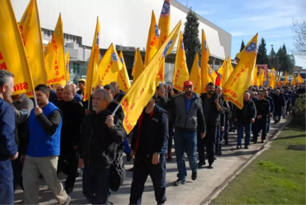 Deriteks: Anayasal Hak Olan Grev "Vitrin Süsü"Ne Dönüştürüldü