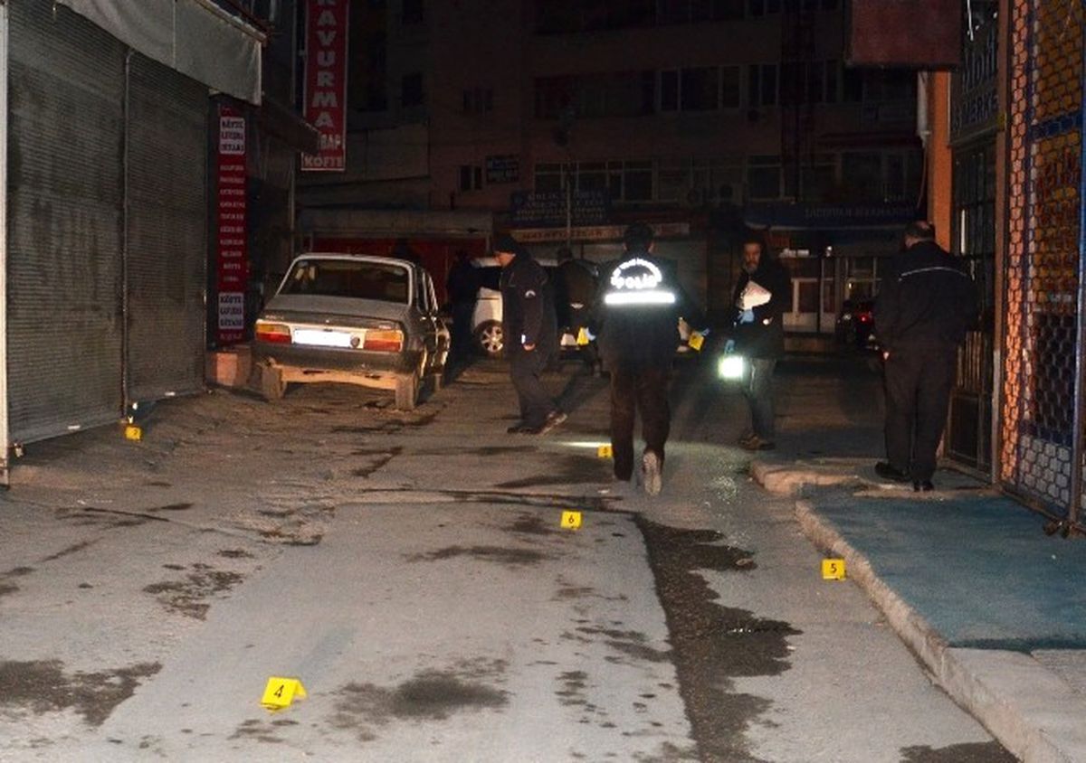 Eğlence Mekanı Çıkışı Silahlı Kavga