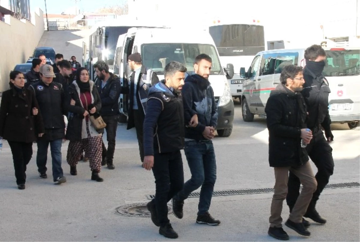 Elazığ\'daki Terör Soruşturmasında 14 Kişi Tutuklandı