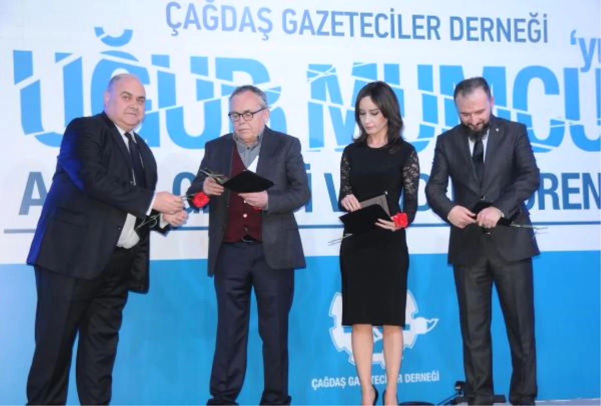 Eskişehir\'de Uğur Mumcu Ödülleri Verildi