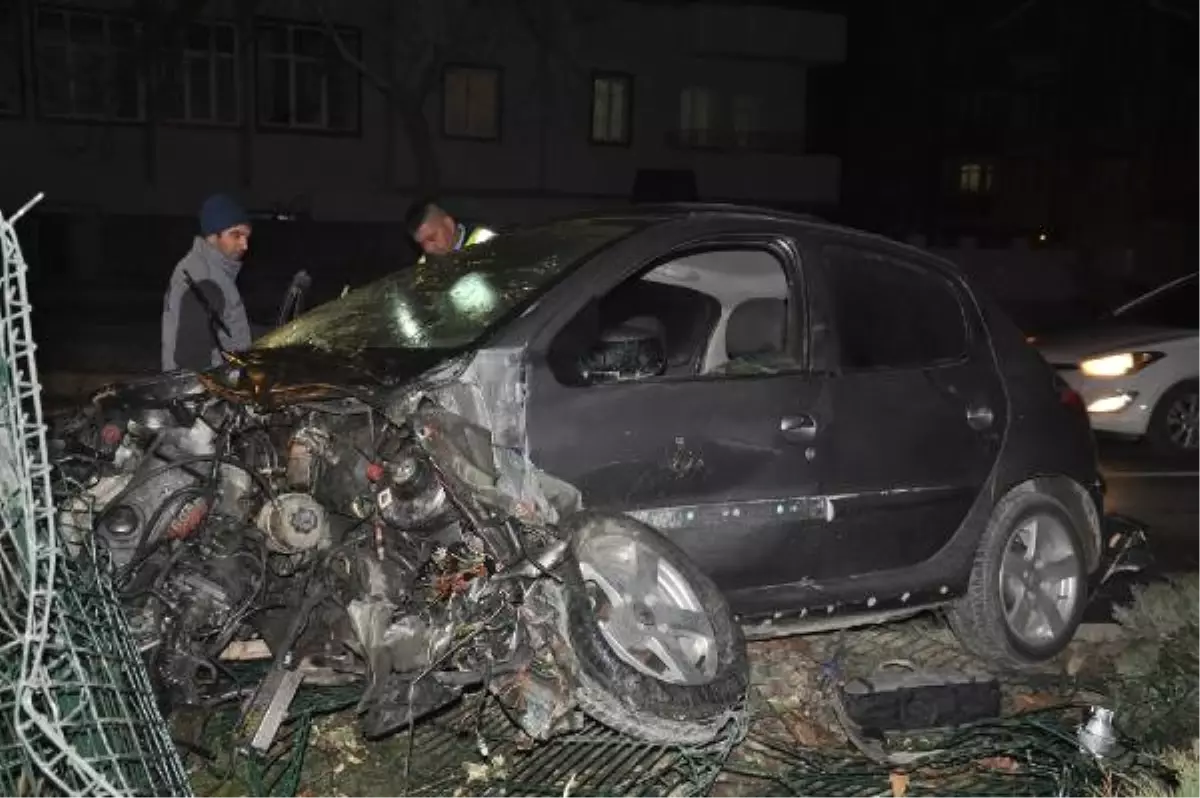 Hurdaya Dönen Otomobilden Sağ Çıktılar