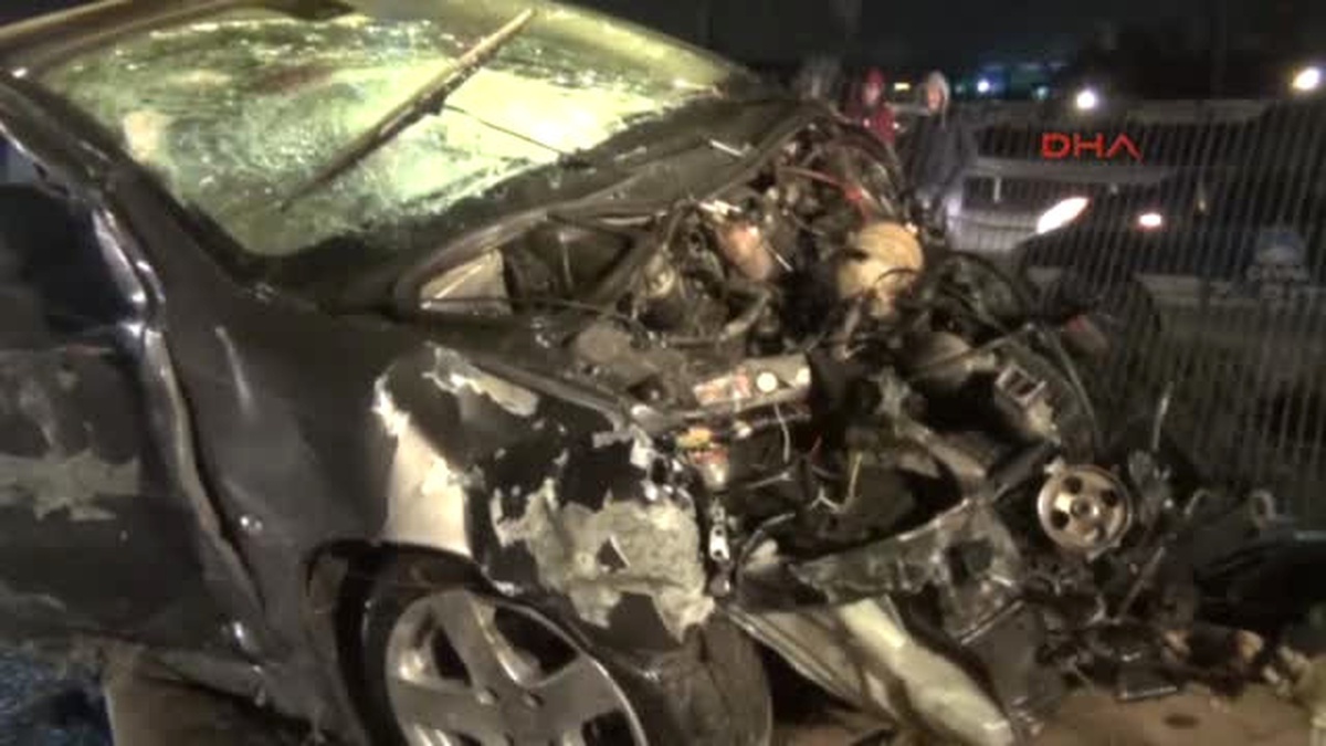 Hurdaya Dönen Otomobilden Sağ Çıktılar